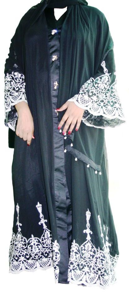 Monochrome abaya